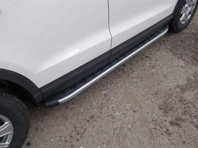 Обвес для AUDI Q3 2011- Пороги алюминиевые с пластиковой накладкой (карбон серебро) 1720 мм