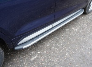 Обвес для AUDI Q5 2017- (а/м без пневмоподвески) Пороги алюминиевые с пластиковой накладкой (карбон серебро) 1820 мм