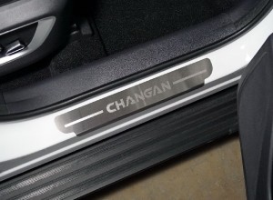 Обвес для CHANGAN CS75 plus 2WD 1.5T 2023- Накладки на пороги (лист шлифованный надпись Changan) 4шт
