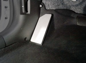 Обвес для HYUNDAI Sonata 2018-2020 Накладка площадки левой ноги (лист алюминий 4мм)