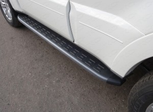 Обвес для MITSUBISHI Pajero IV 2014- Пороги алюминиевые с пластиковой накладкой (карбон черные) 1820 мм