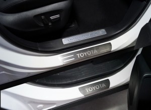 Обвес для TOYOTA Highlander 2020- Накладки на пороги (лист шлифованный надпись Toyota) 4 шт