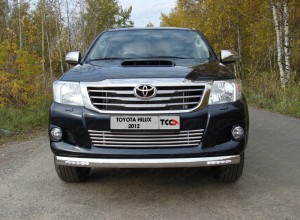 Обвес для TOYOTA Hilux 2011-2015 Защита передняя (овальная (с ходовыми огнями)) 75х42 мм