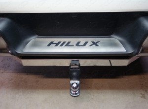 Обвес для TOYOTA Hilux Black Onyx 2020 Накладка на задний бампер (лист шлифованный надпись HILUX)