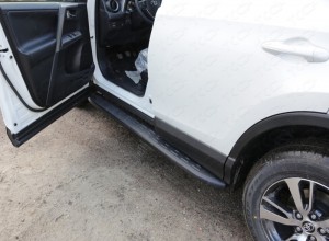 Обвес для TOYOTA RAV4 2015-2019 Пороги алюминиевые с пластиковой накладкой (карбон черные) 1720 мм