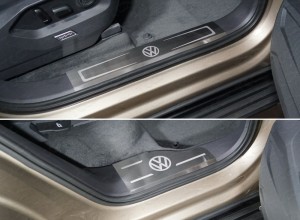 Обвес для VOLKSWAGEN Touareg 2018- Накладки на пластиковые пороги (лист шлифованные логотип VW) 4шт